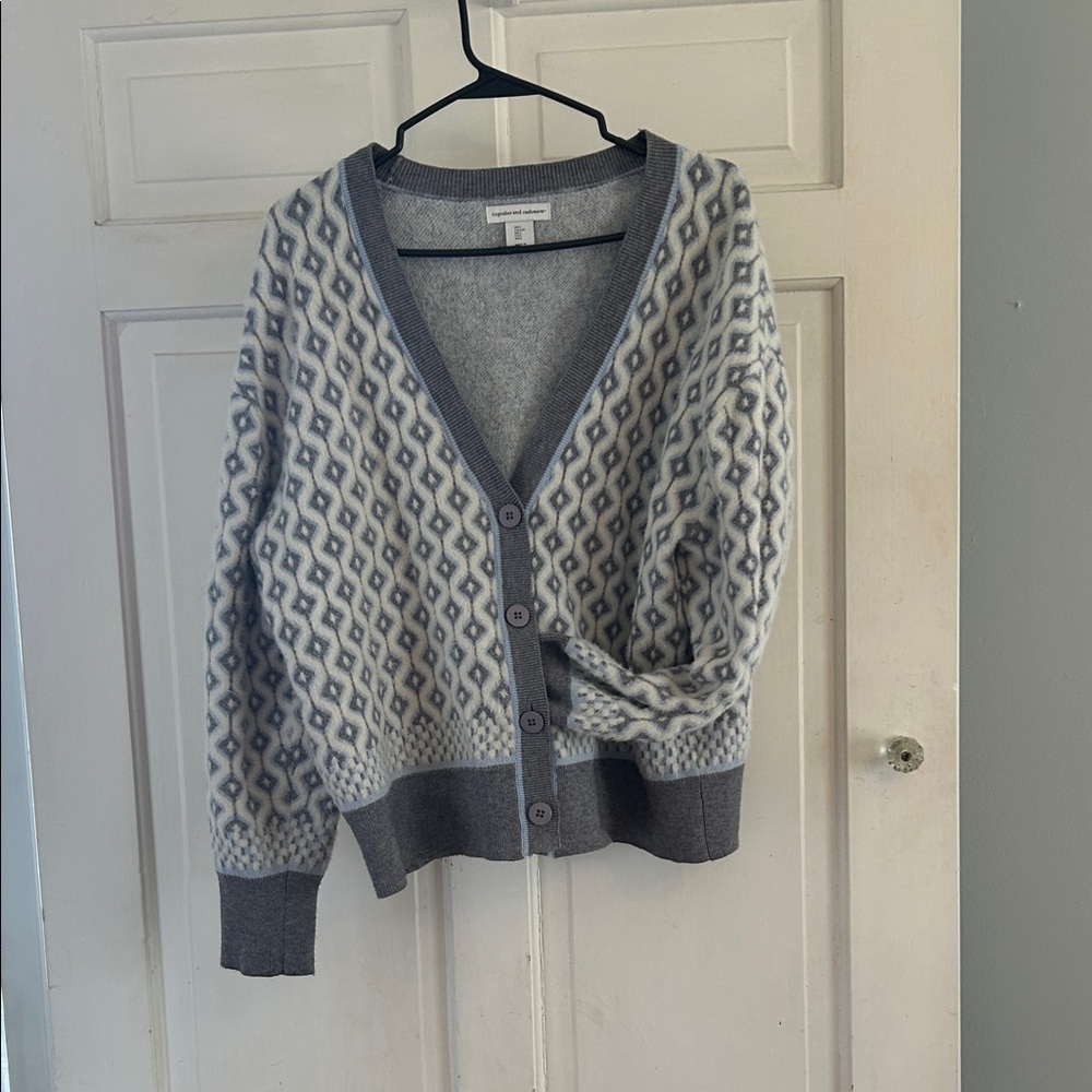 cupcakes & cashmere Gray and White Geometric V-Neck Cardigan